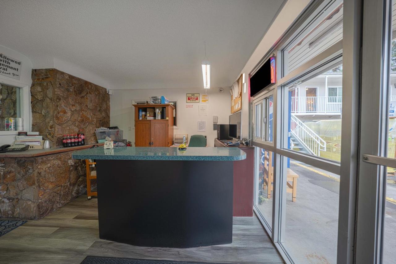 Budget Inn Бенд Экстерьер фото