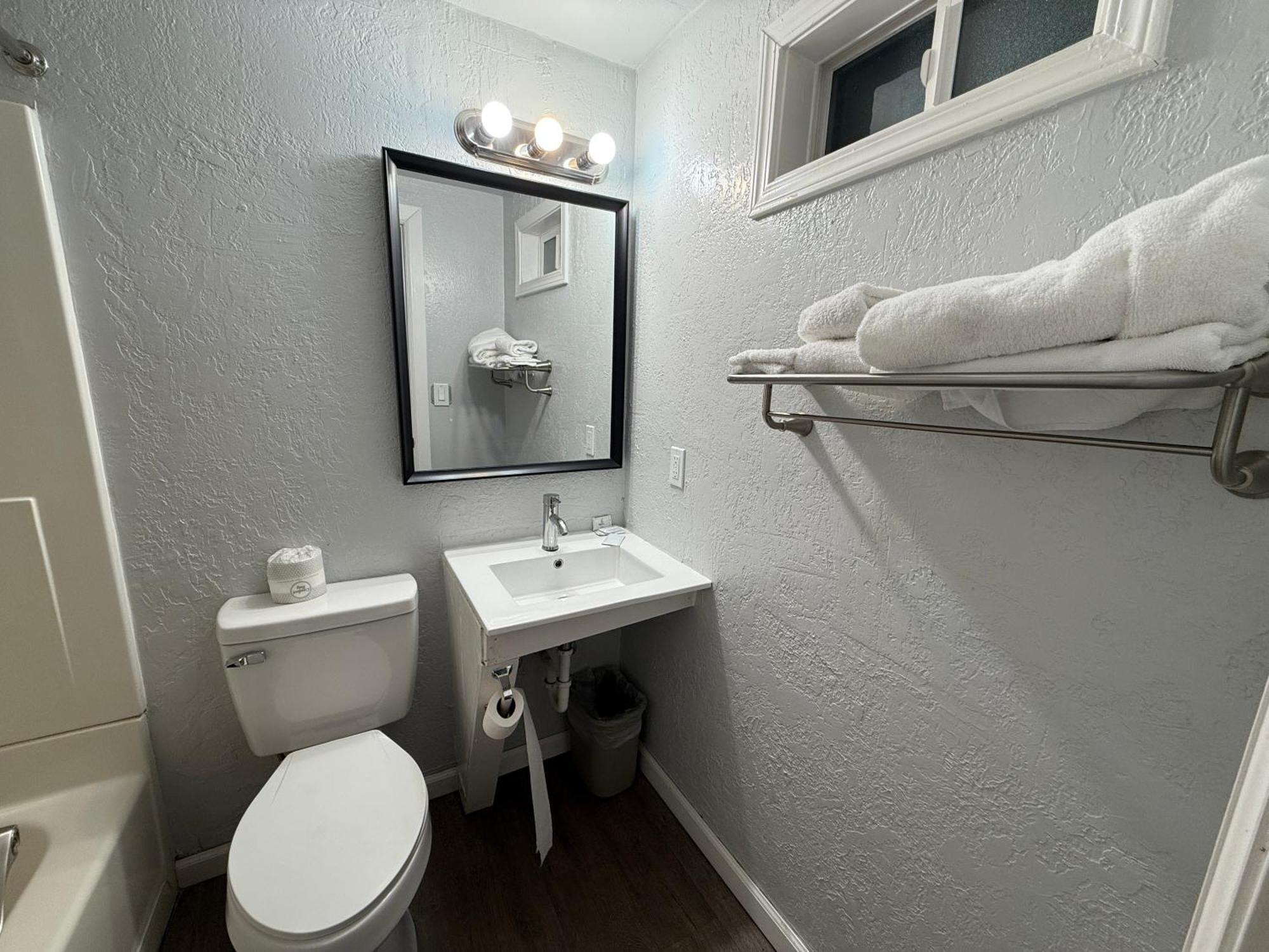 Budget Inn Бенд Экстерьер фото