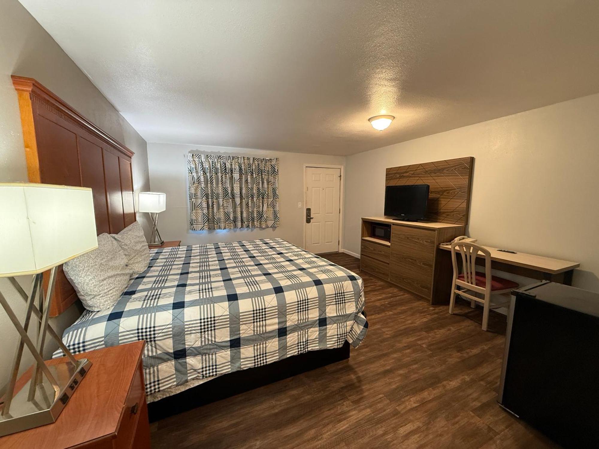 Budget Inn Бенд Экстерьер фото