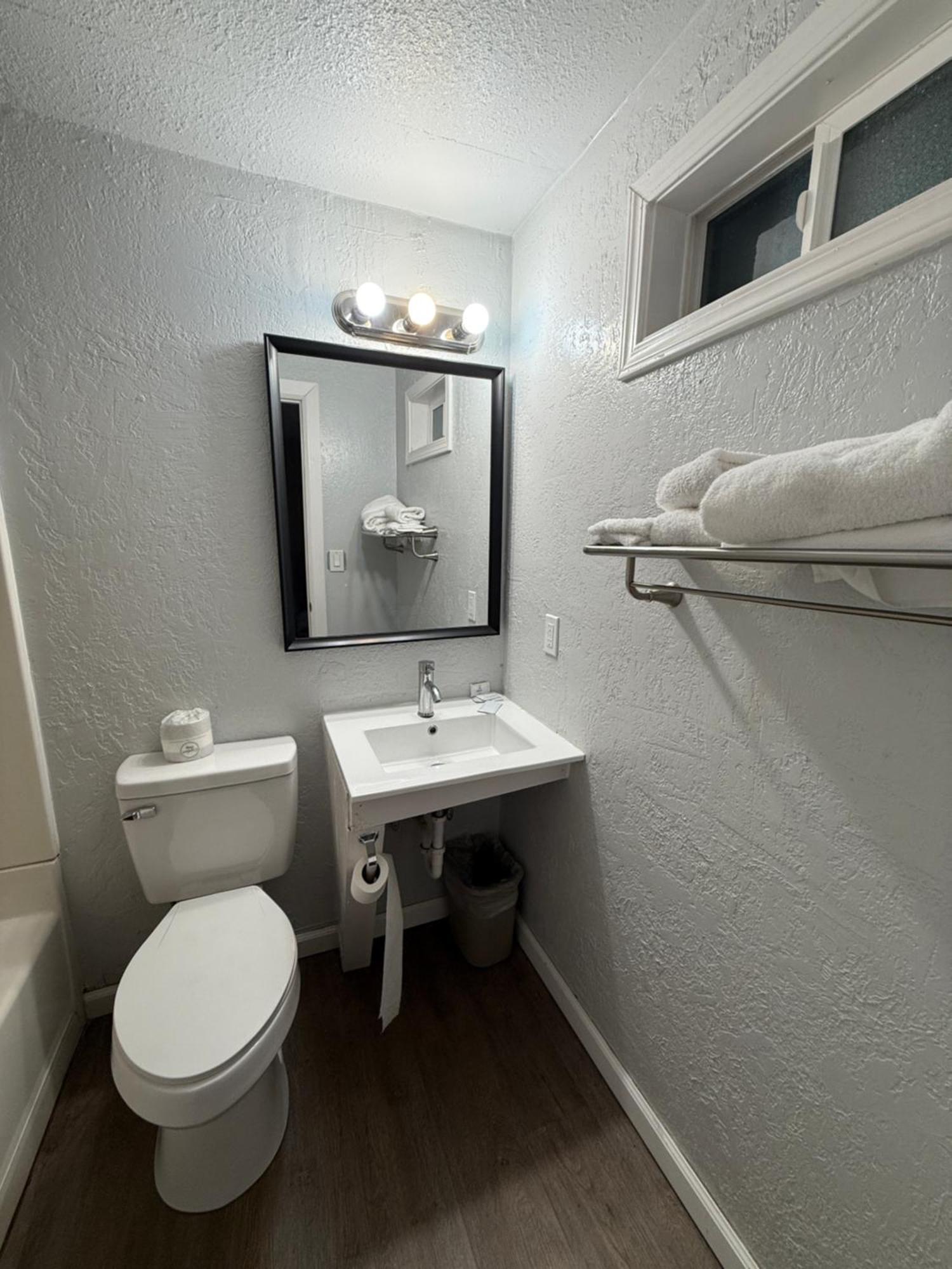 Budget Inn Бенд Экстерьер фото