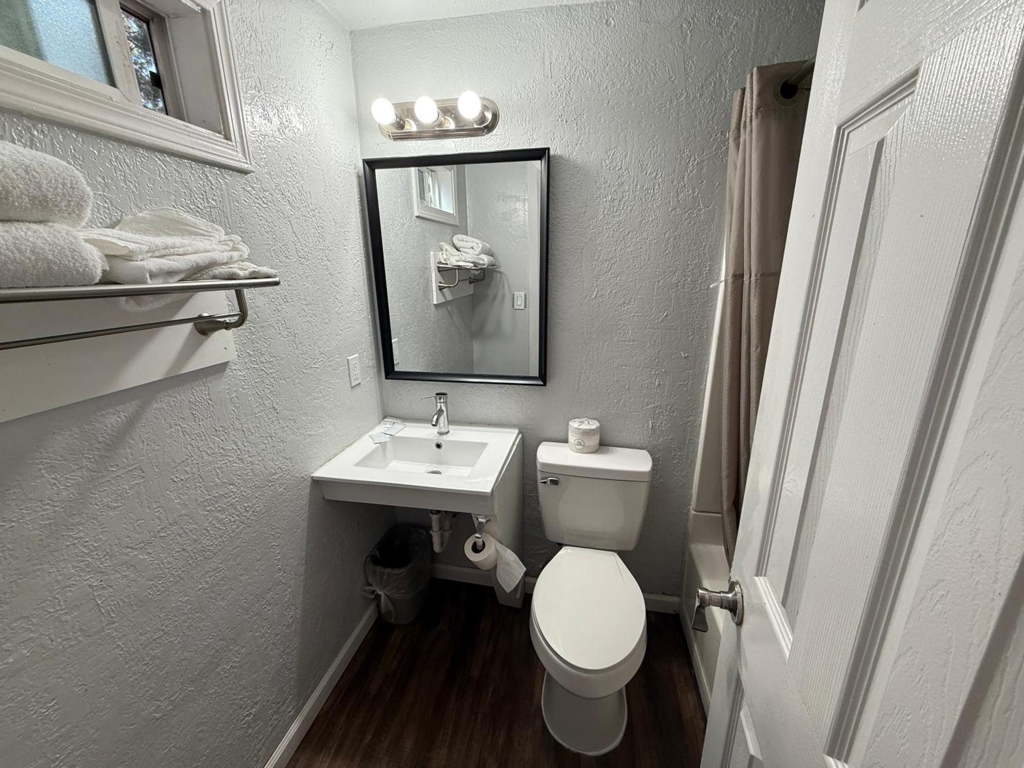 Budget Inn Бенд Экстерьер фото