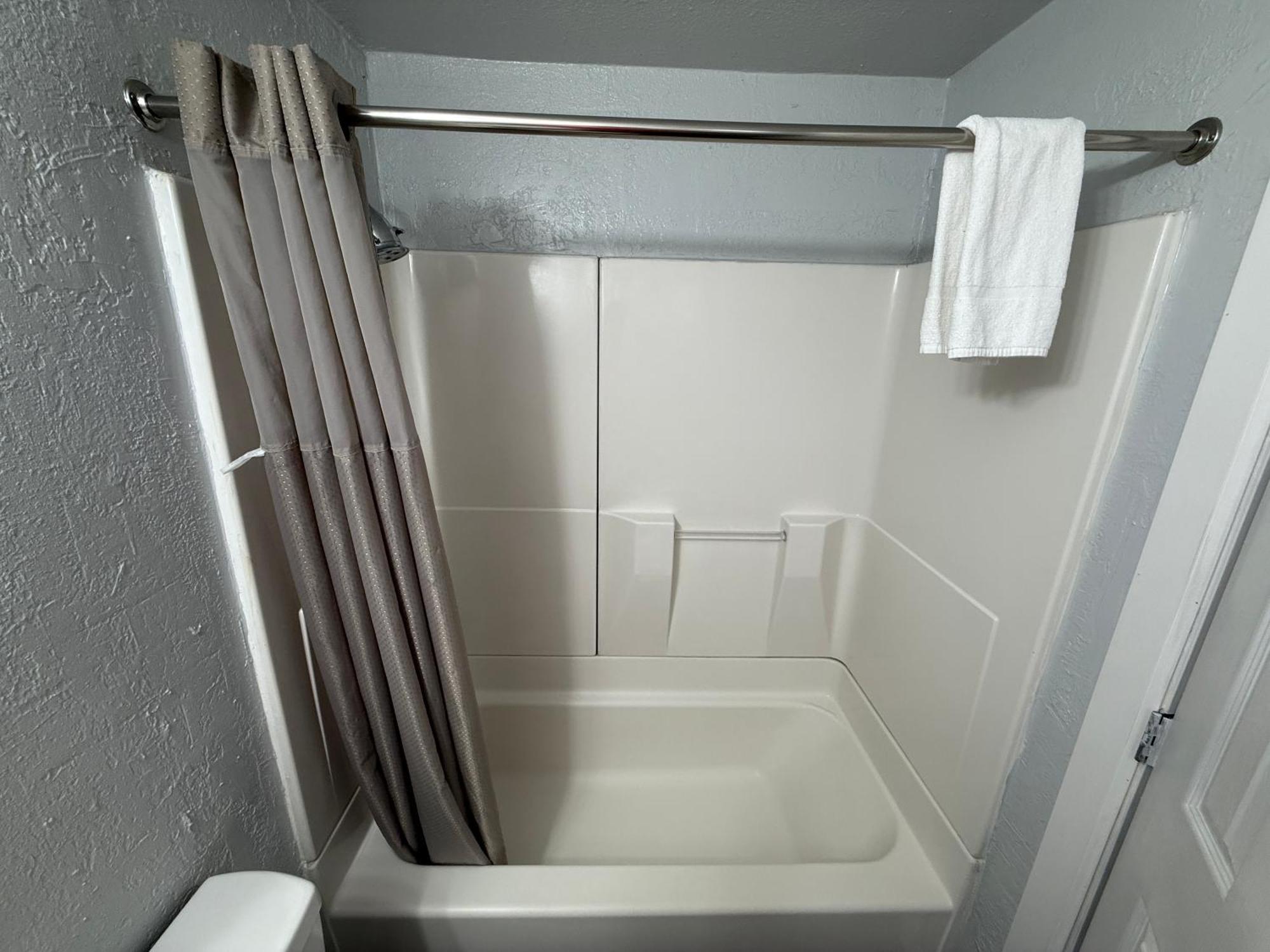 Budget Inn Бенд Экстерьер фото